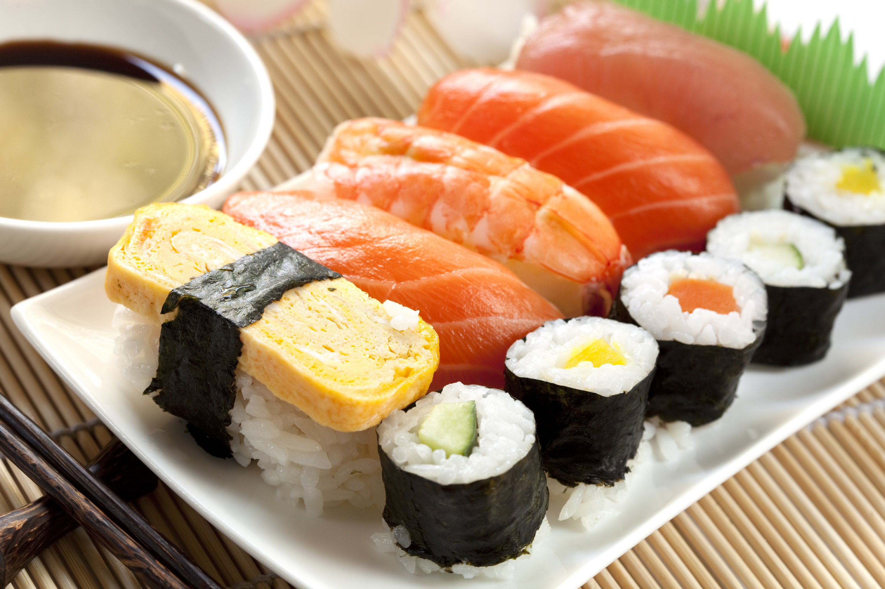 Сколько могут храниться роллы. Японская кухня. Суши. Роллы. Ингредиенты для суши.